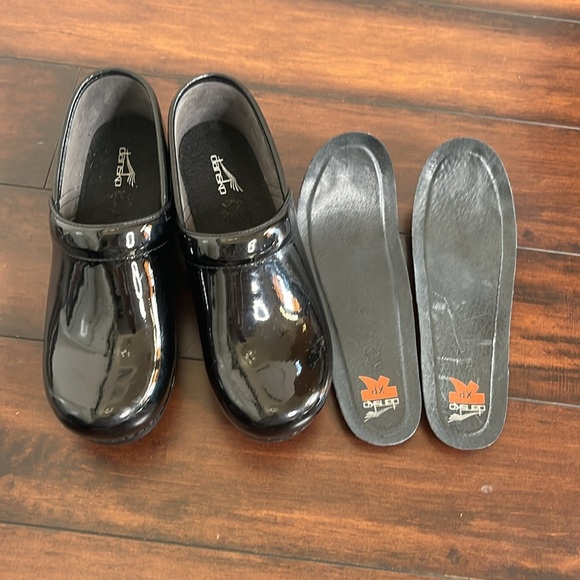 Dansko Professional Clogs Women's 40 Black Patent Leather Slip On Comfort Shoes - Picture 8 of 12